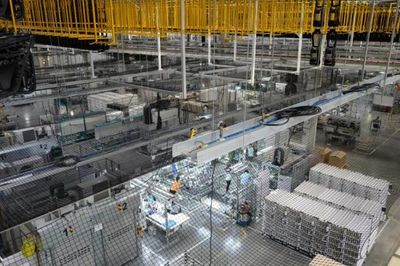 走进德科斯米尔 感受豪车配件工厂的神奇