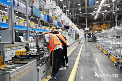 斯坦德机器人助力东风李尔建设智能标杆工厂，赋能汽车产业转型升级