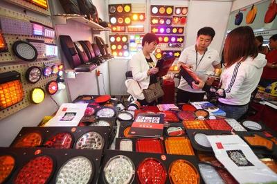 办汽配展离不开武汉 1700多家企业携拳头产品汇聚江城